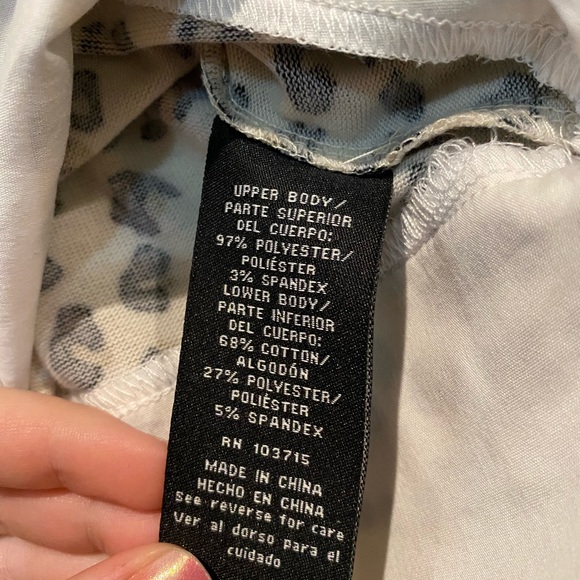 NEW WITH TAGS - Zac & Rachel animal print pull over top - Picture 4 of 5